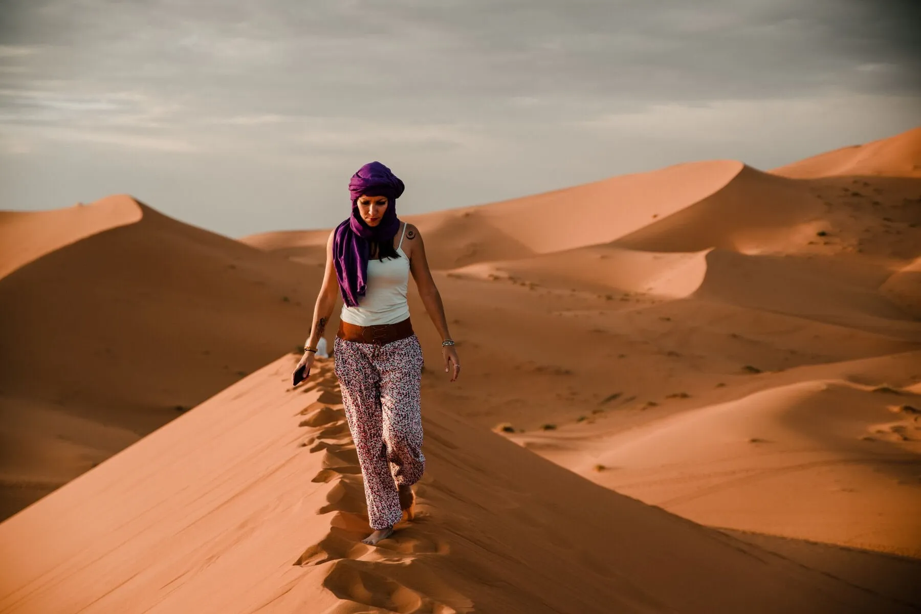 girlwalkingonsandindesertsafari