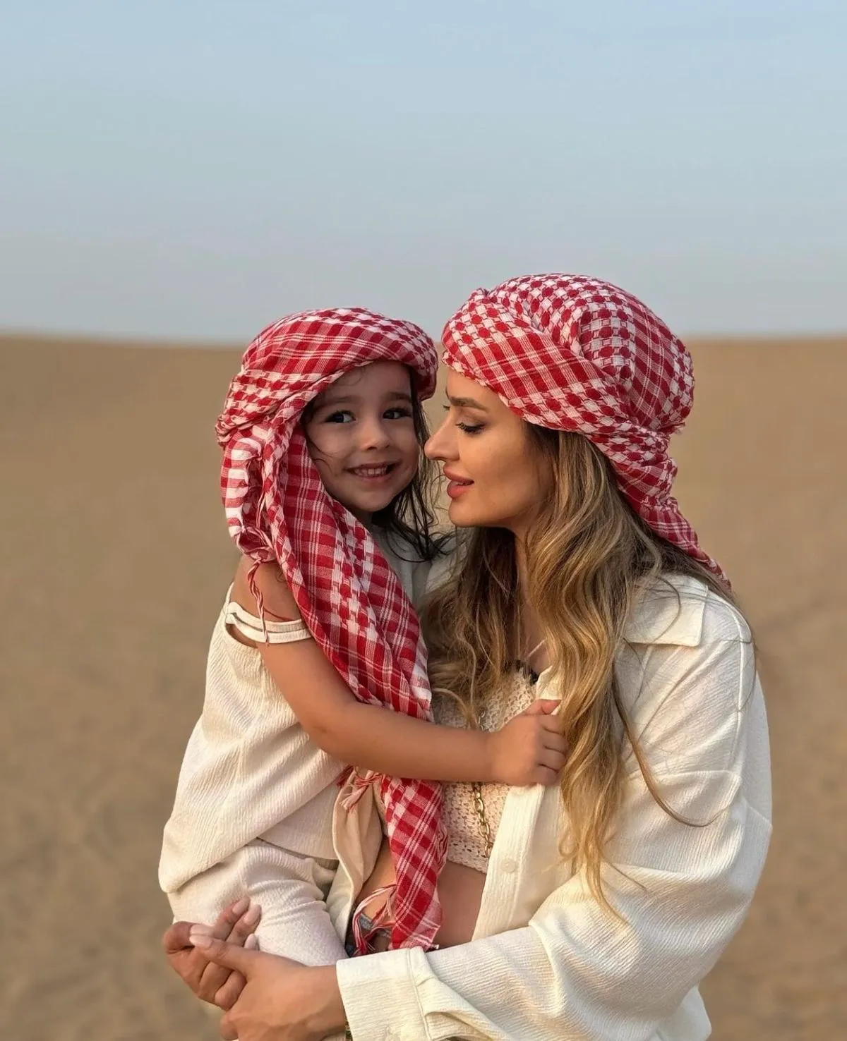 Motherwithdaughterkidssafaridubai